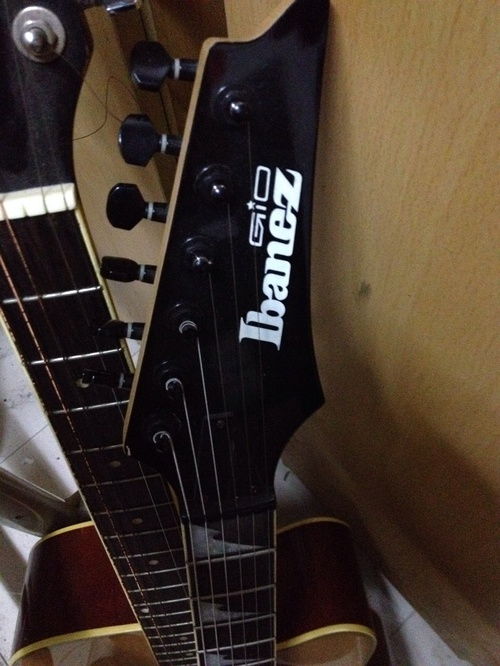 學姐又來了 這次賣男盆友 的吉他